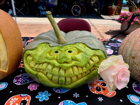 Lord of the Gourd smiley carving